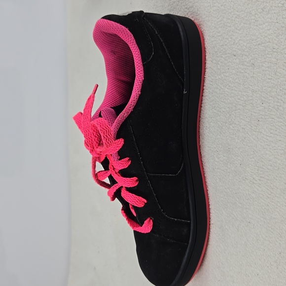 Etnies Skatergirl Black and Pink Sneakers - Picture 3 of 10